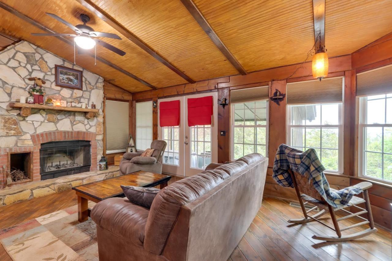 Mountaintop Ellijay Cabin With Private Hot Tub Экстерьер фото
