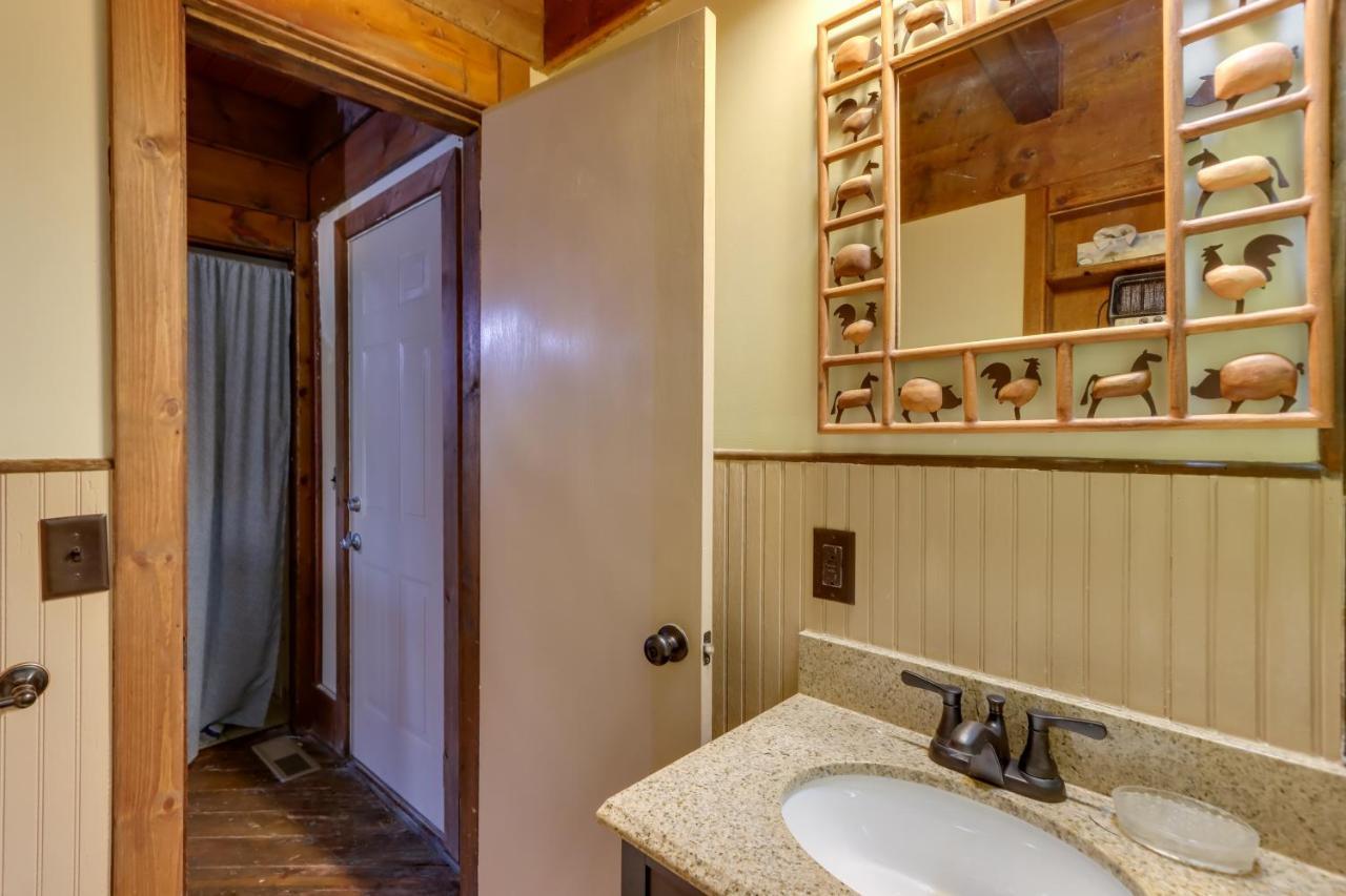 Mountaintop Ellijay Cabin With Private Hot Tub Экстерьер фото